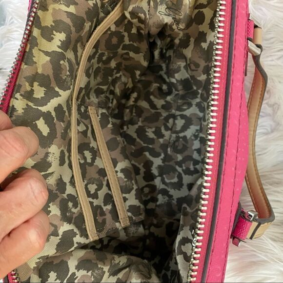 GUESS bright  Fuchia pink satchel bag with white cutout flower design - Picture 16 of 16